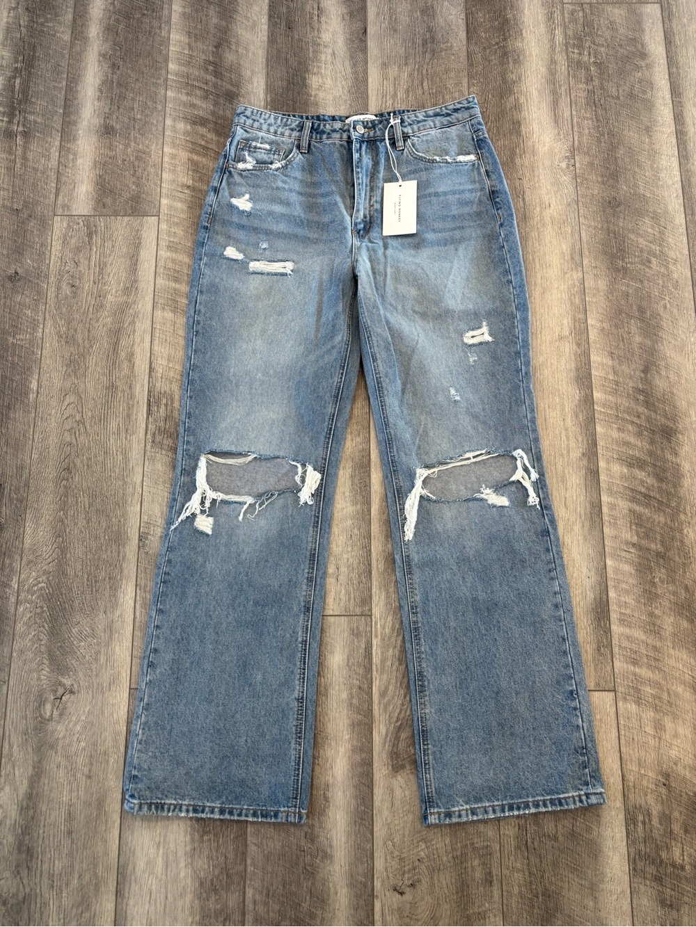 NWT Distressed Women’s Jeans Size 31
